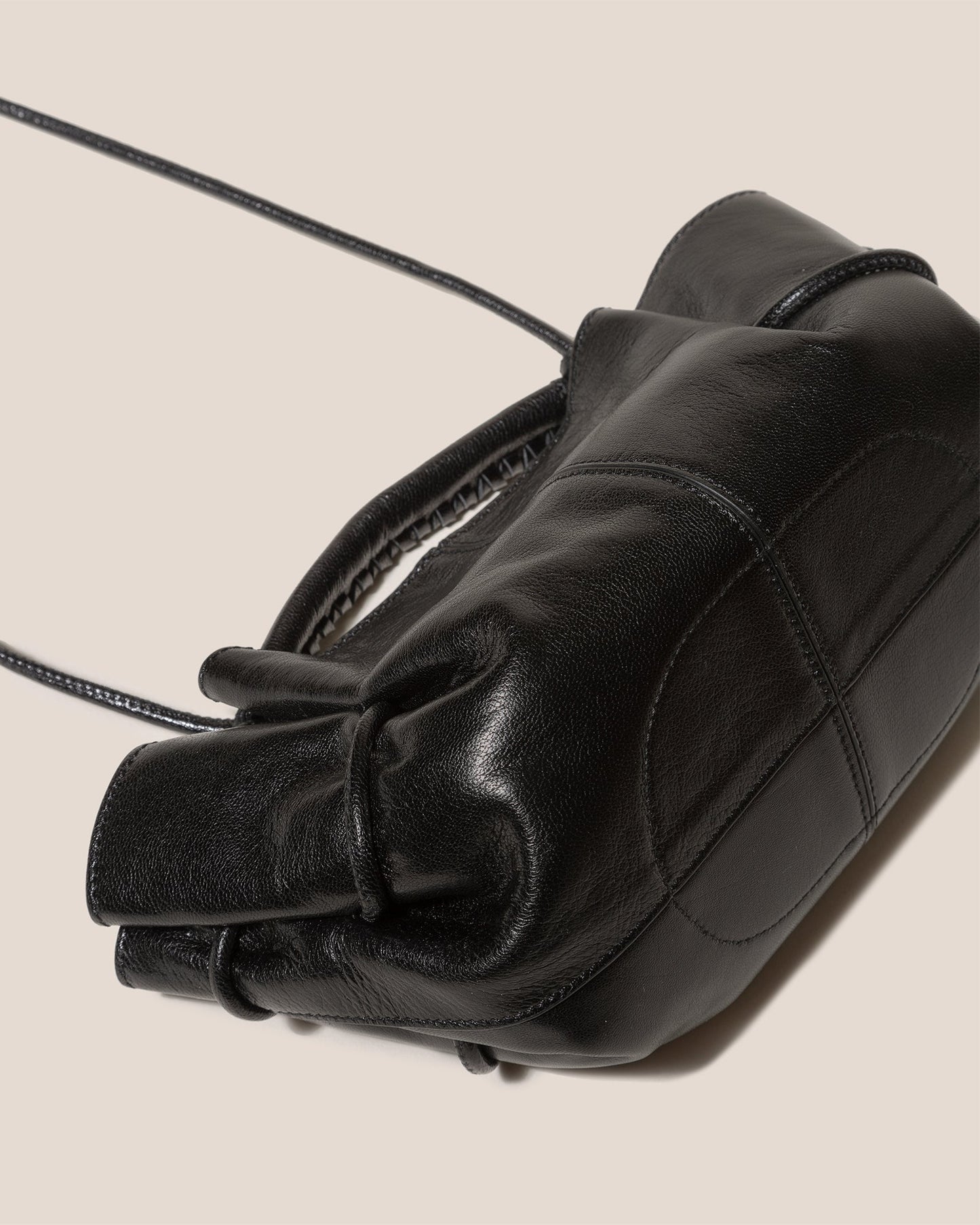 ARTA MINI - Pleated Crossbody Bag - Hereu near me