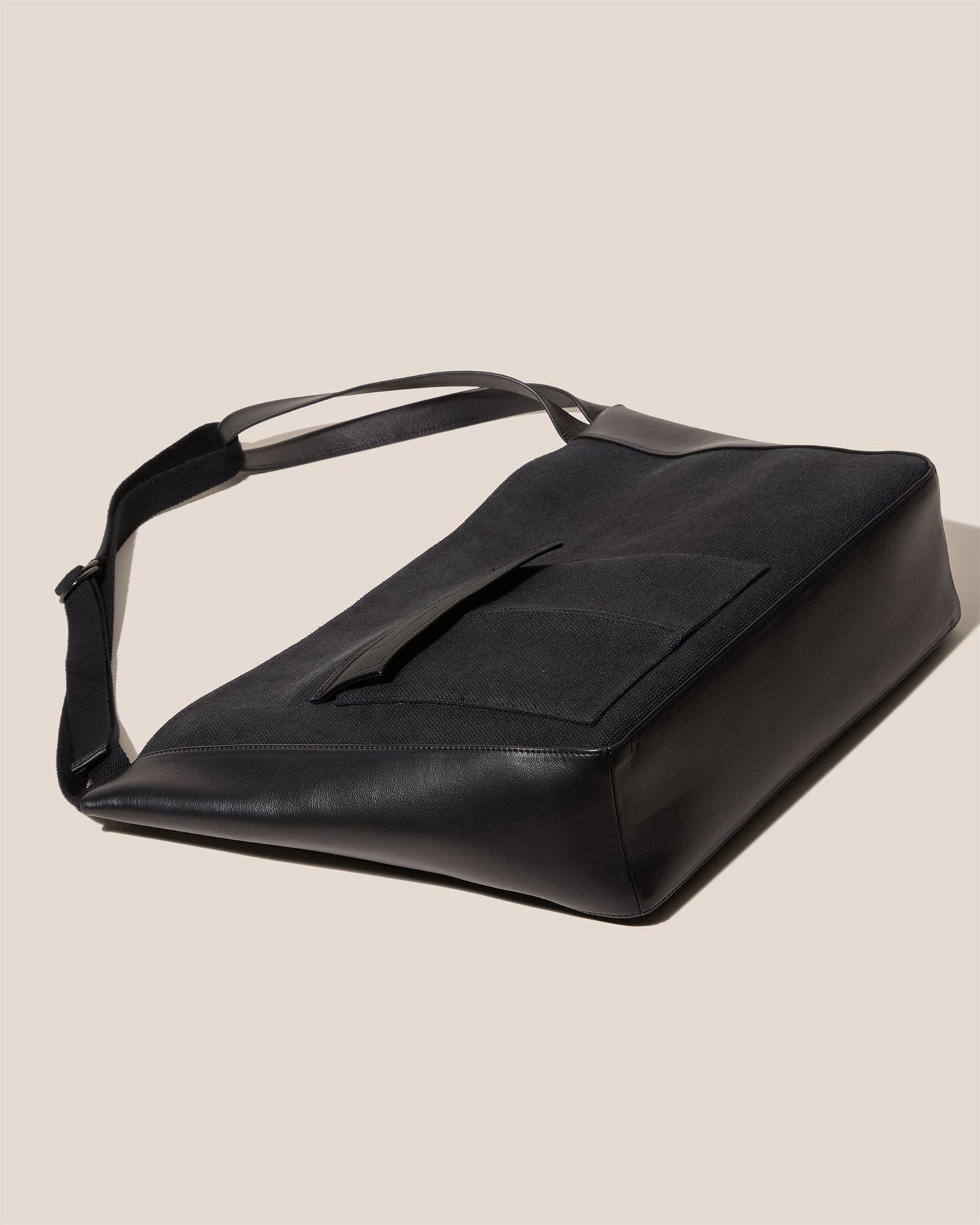 VINCLE L - Messenger Bag - Hereu outlet