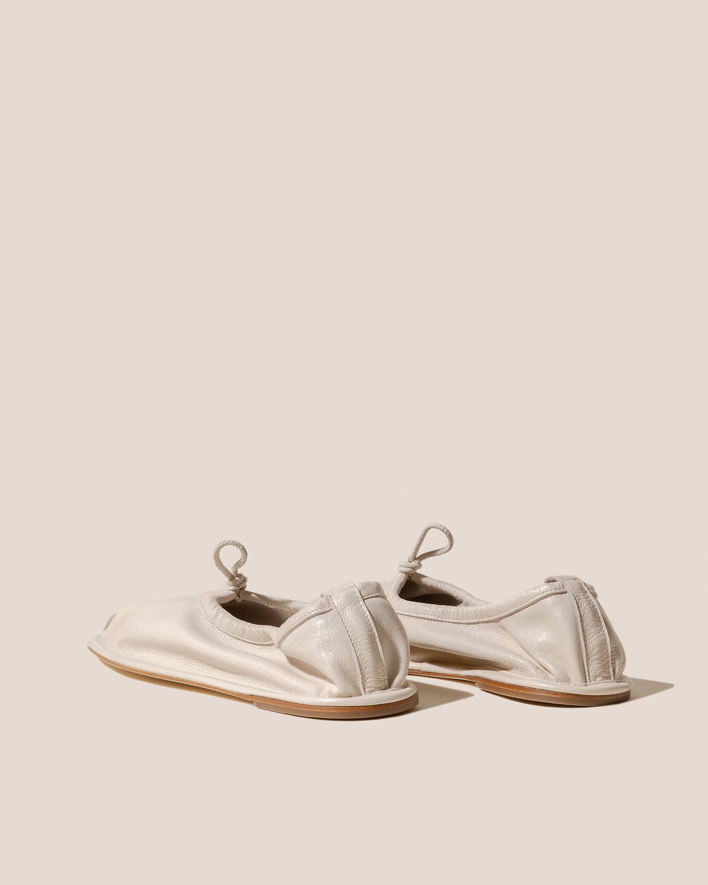 PUNTERA SUPPLE SHINY - Pleated-Toe Pump - Hereu online