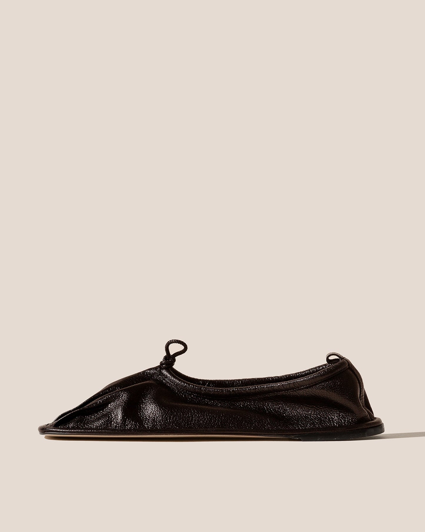 PUNTERA SUPPLE SHINY - Pleated-Toe Pump - Hereu near me