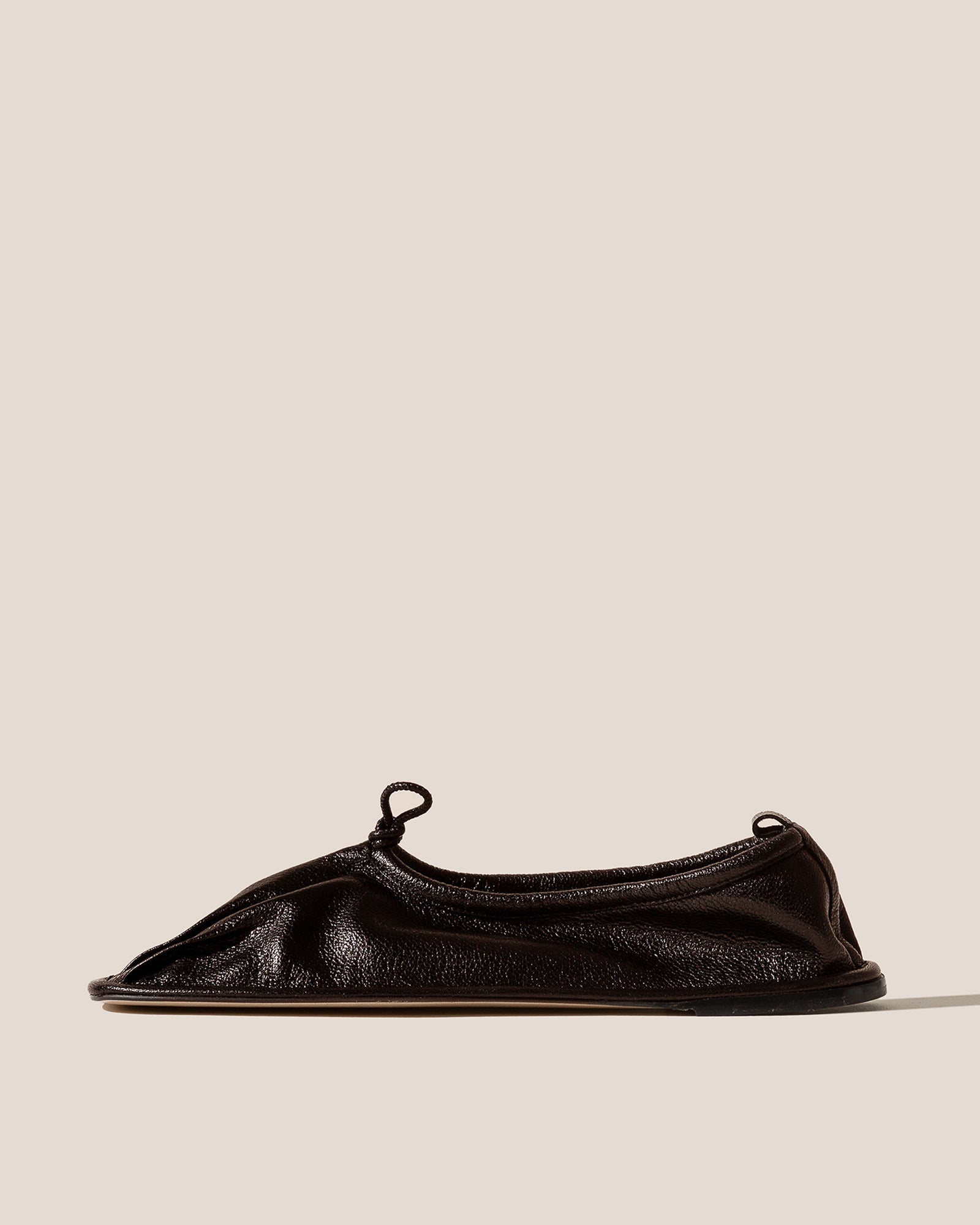 PUNTERA SUPPLE SHINY - Pleated-Toe Pump - Hereu near me
