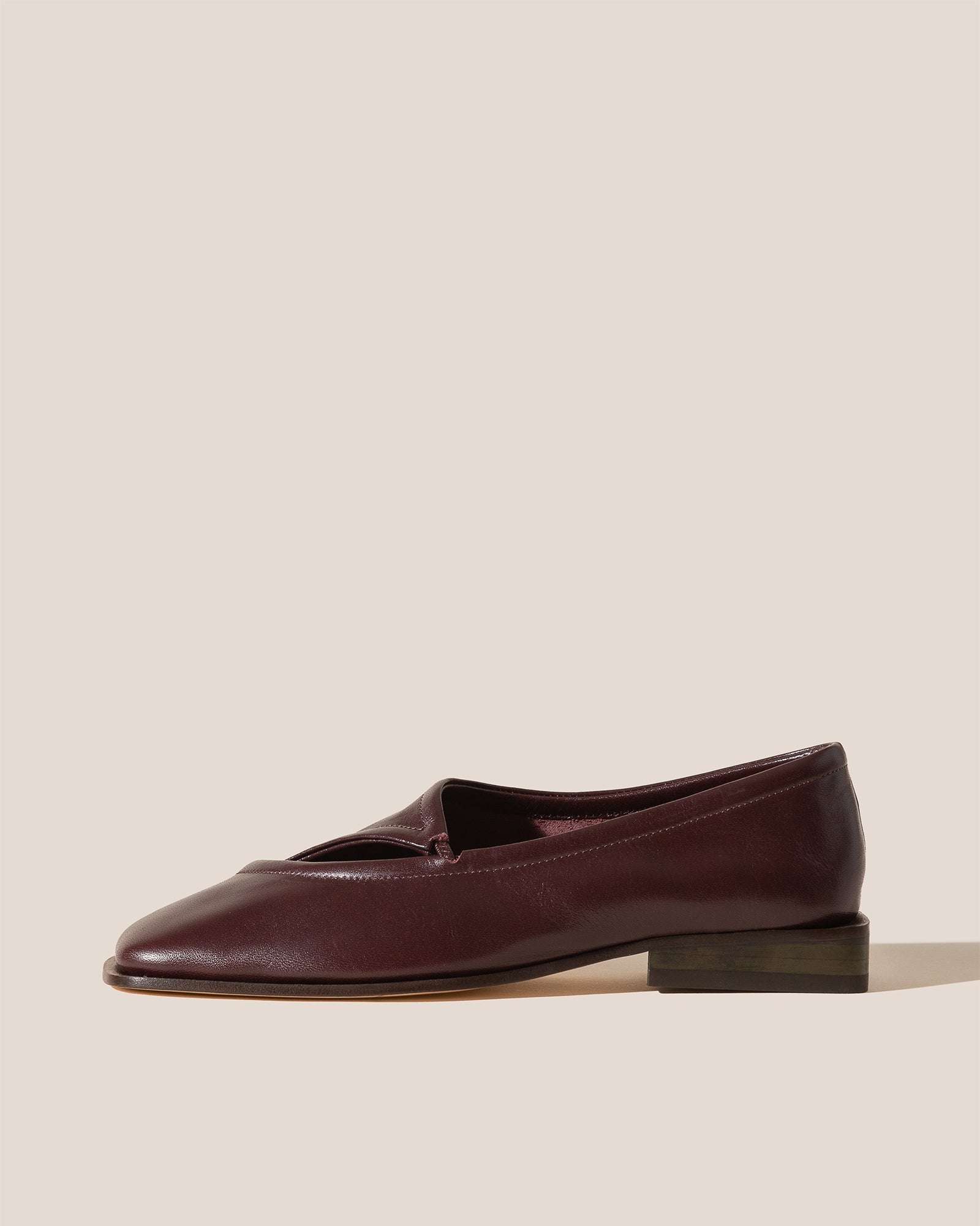 PETRA - Asymmetrical Pump - Hereu outlet