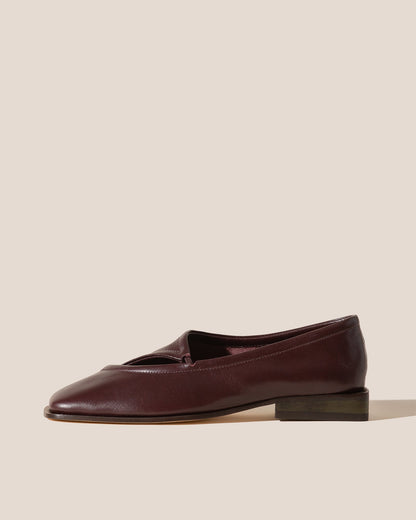 PETRA - Asymmetrical Pump - Hereu outlet