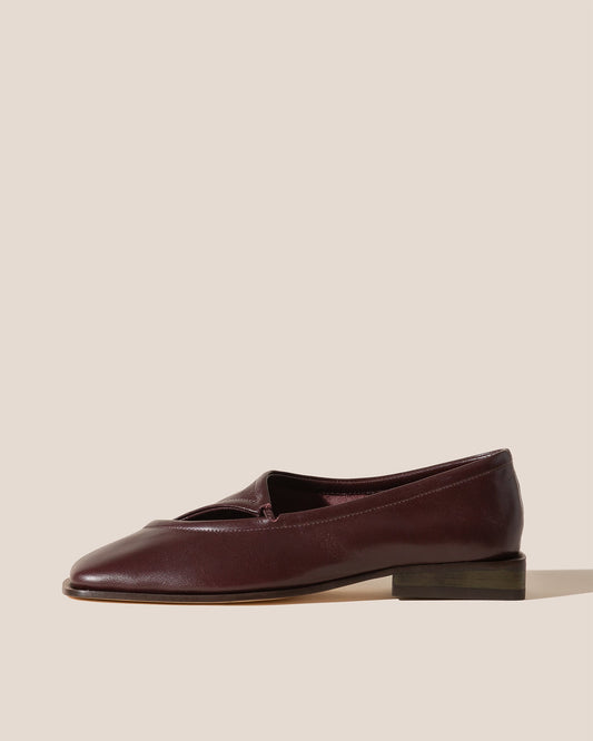 PETRA - Asymmetrical Pump - Hereu outlet