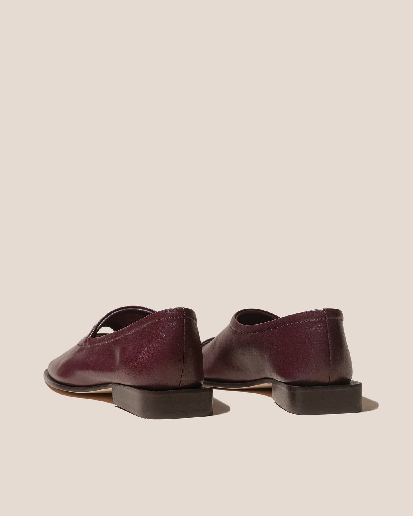 PETRA - Asymmetrical Pump - Hereu outlet