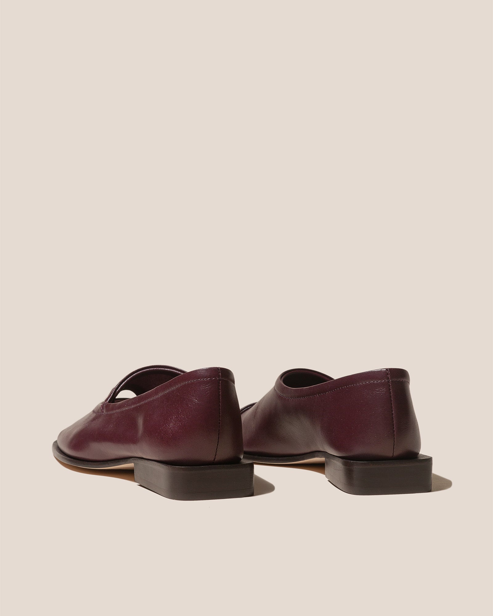 PETRA - Asymmetrical Pump - Hereu outlet