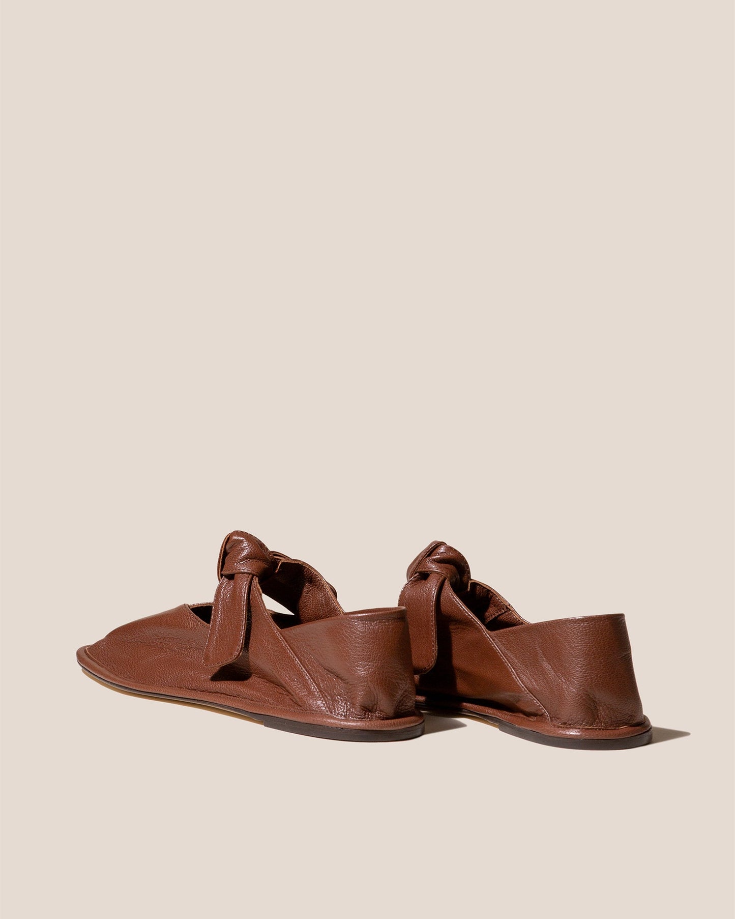 LLASADA SUPPLE SHINY - Front-Knot Pump - Hereu outlet