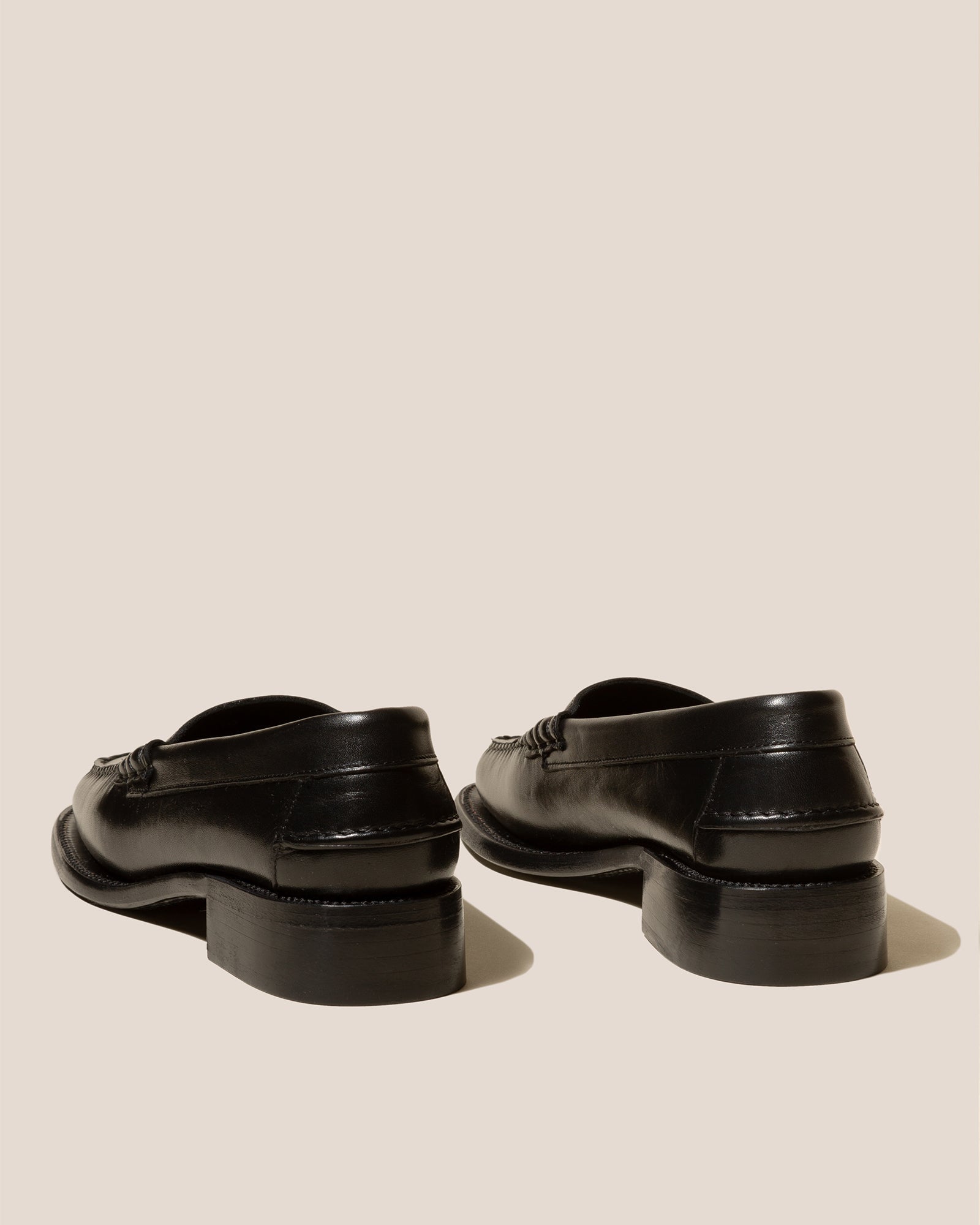 SALA - Square-Toe Low-Heeled Pump - Hereu US