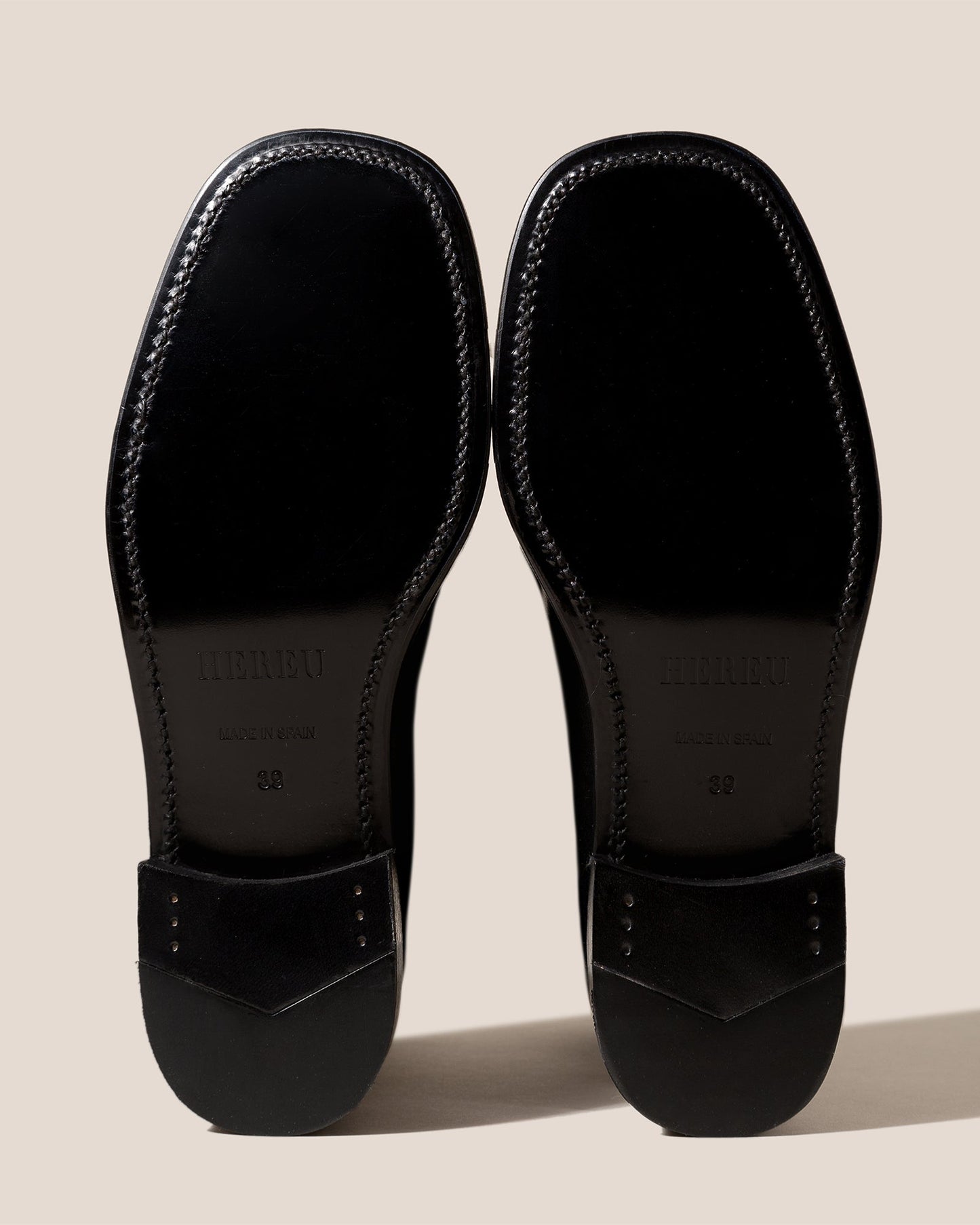 SALA - Square-Toe Low-Heeled Pump - Hereu US