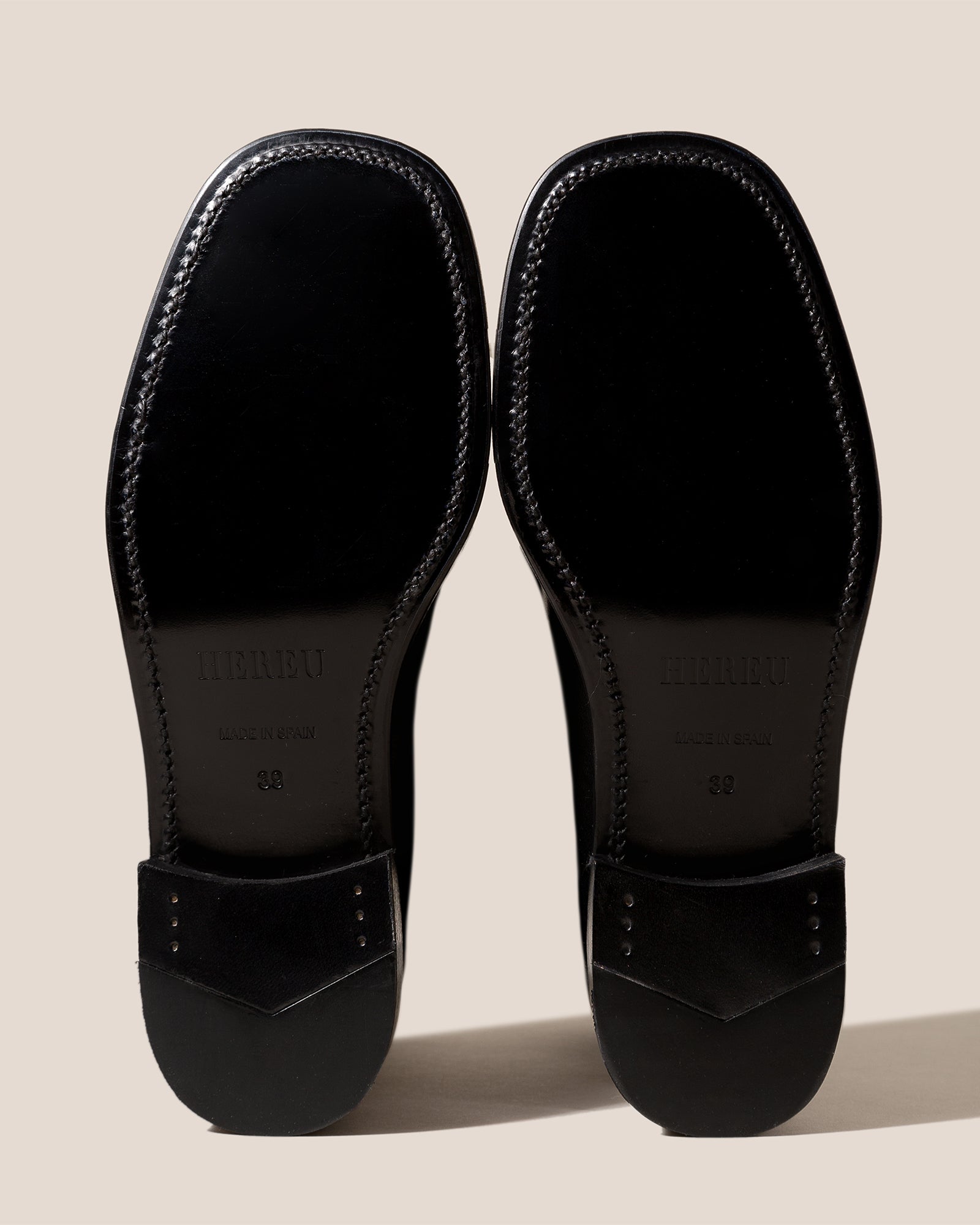 SALA - Square-Toe Low-Heeled Pump - Hereu US