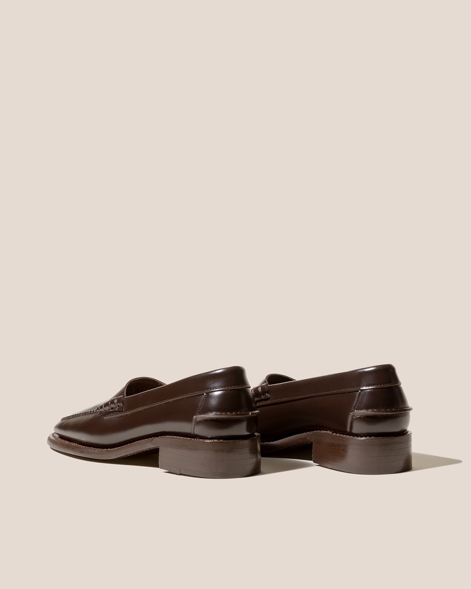 SALA - Square-Toe Low-Heeled Pump - Hereu online