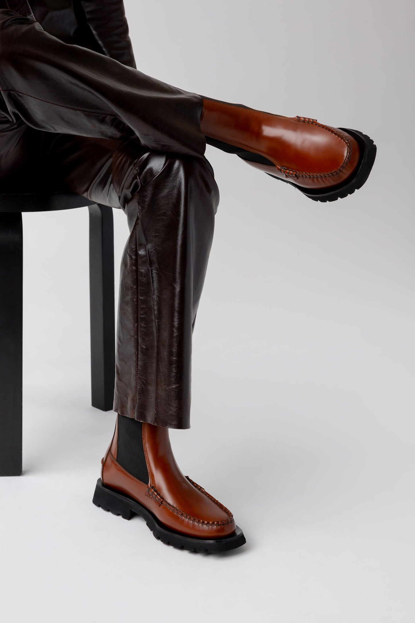 ALDA SPORT - Tread Sole Low-calf Chelsea Boot - Hereu near me