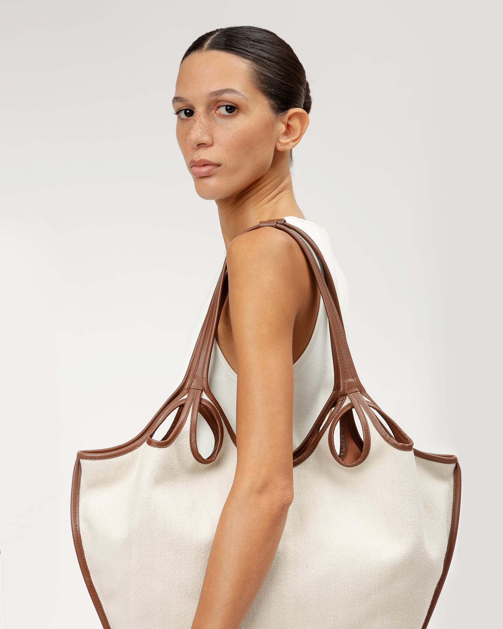 ESCALA LINEN - Cut-Out Tote Bag - Hereu on sale