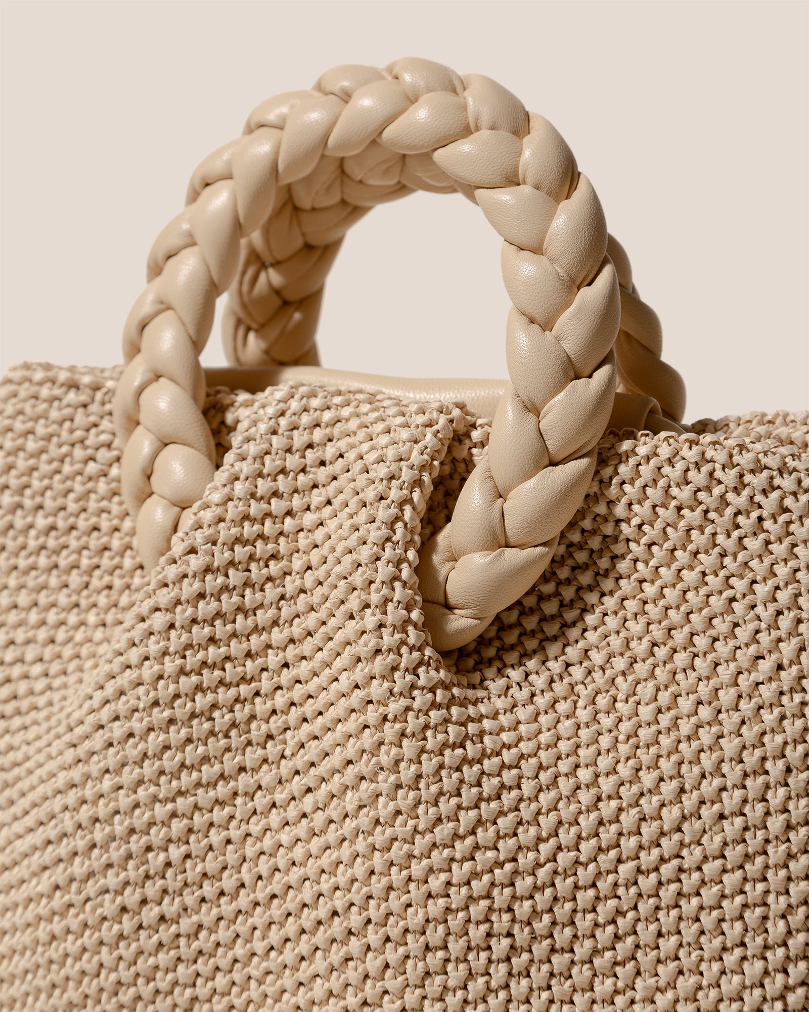 BOMBON M SOFT RAFFIA - Medium Plaited-handle Raffia Handbag - Hereu online