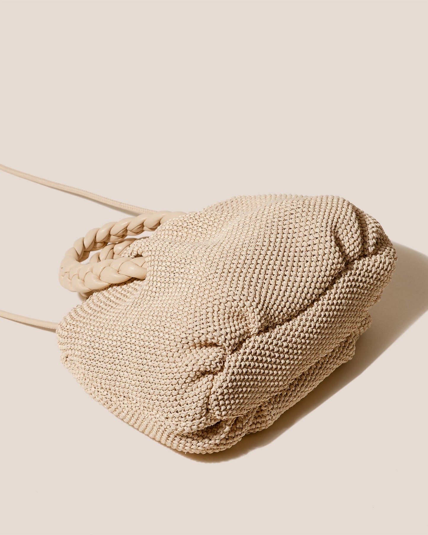 BOMBON M SOFT RAFFIA - Medium Plaited-handle Raffia Handbag - Hereu online