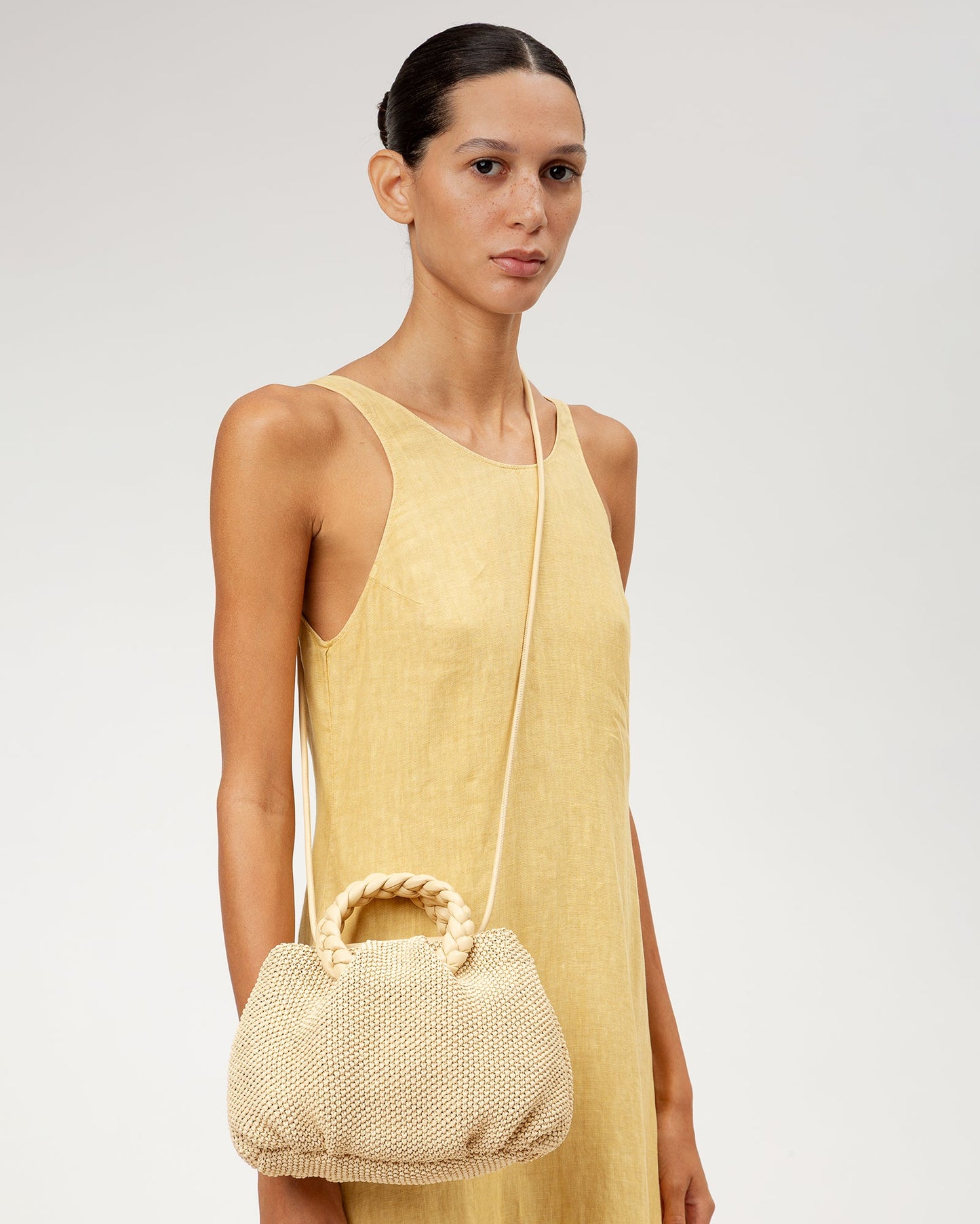 BOMBON M SOFT RAFFIA - Medium Plaited-handle Raffia Handbag - Hereu online