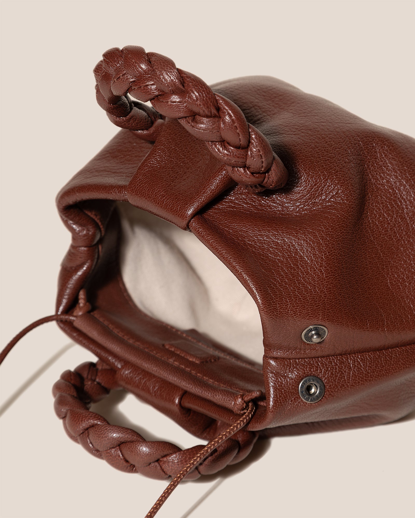 BOMBON SUPPLE SHINY - Plaited-handle Leather Handbag - Hereu US