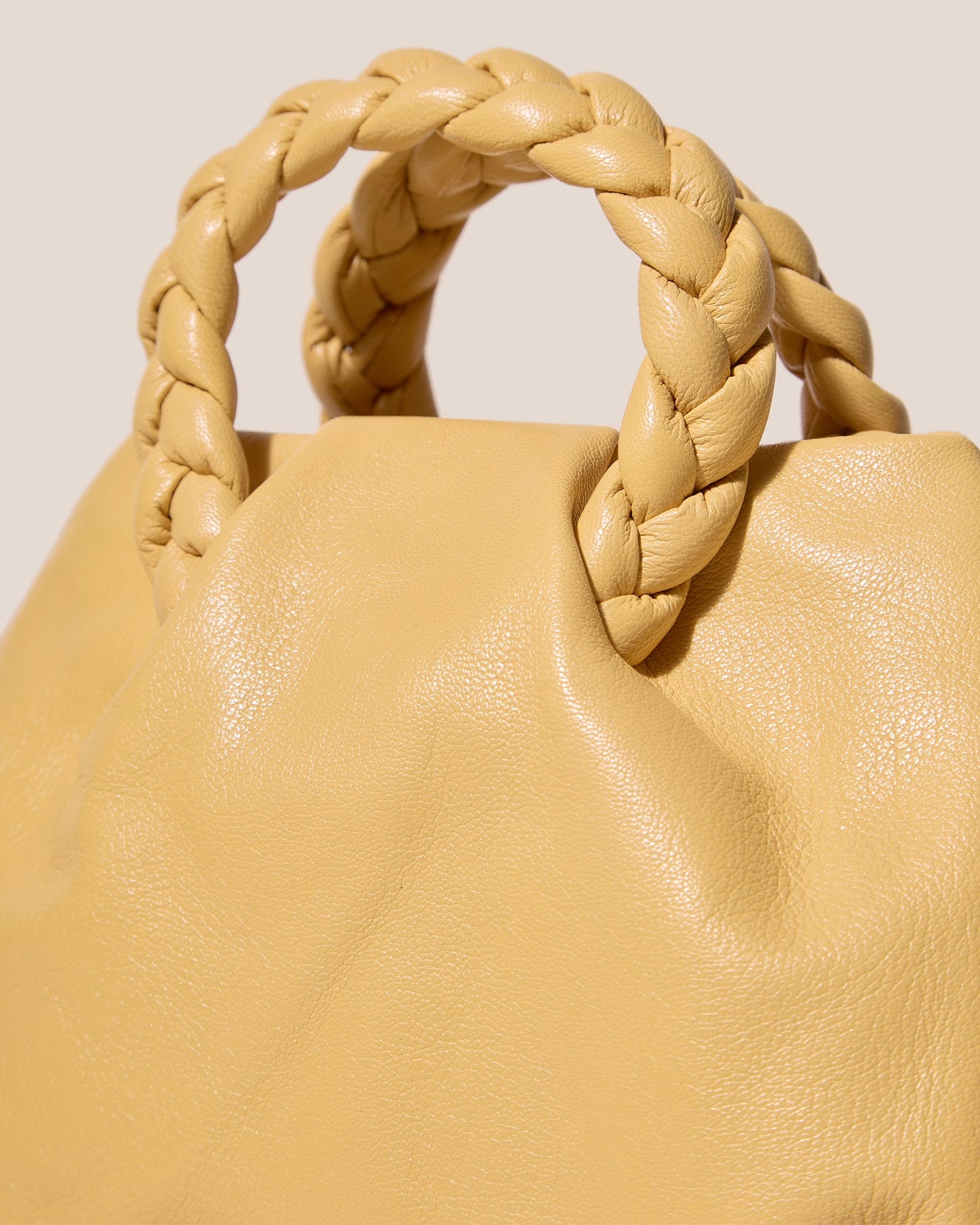 BOMBON M SUPPLE SHINY - Medium Plaited-handle Leather Handbag - Hereu online