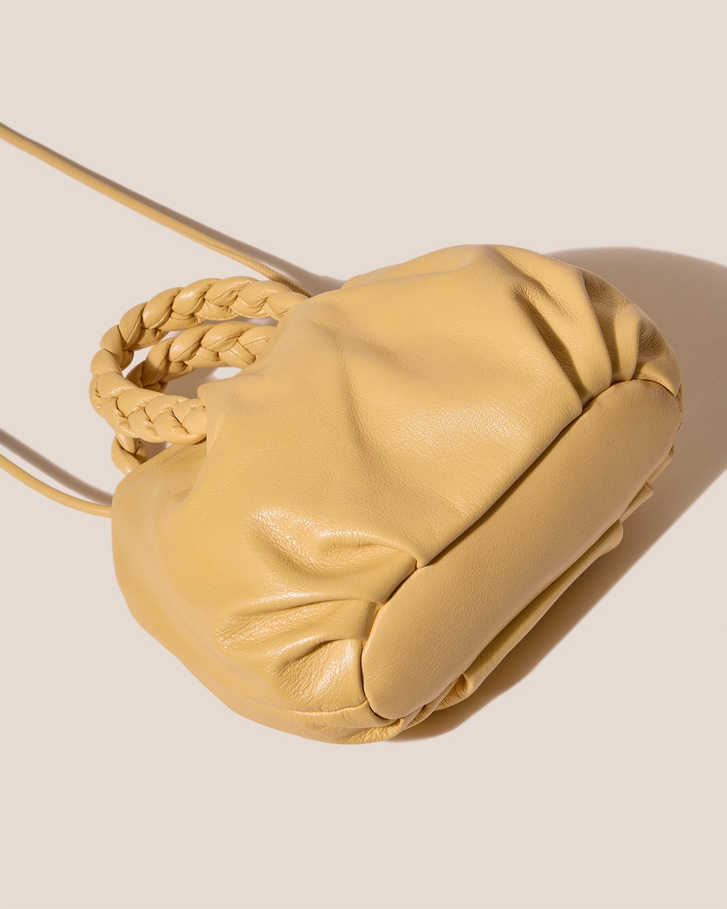 BOMBON M SUPPLE SHINY - Medium Plaited-handle Leather Handbag - Hereu online