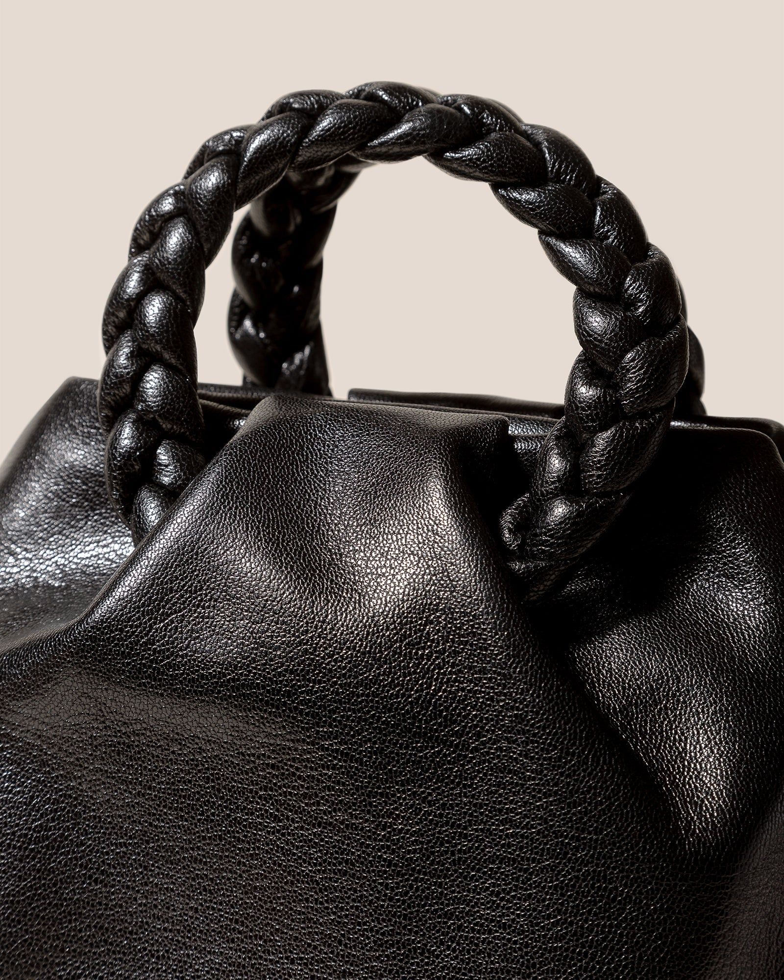 BOMBON M SUPPLE SHINY - Medium Plaited-handle Leather Handbag - Hereu US