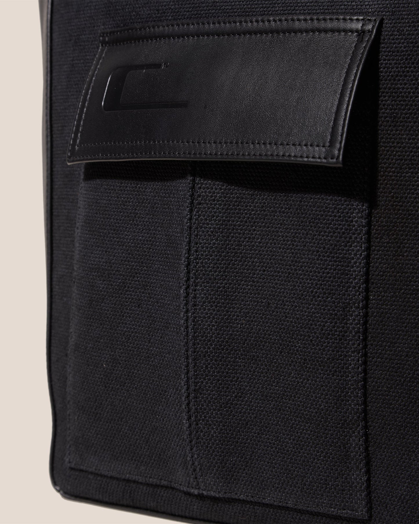 VINCLE L - Messenger Bag - Hereu outlet