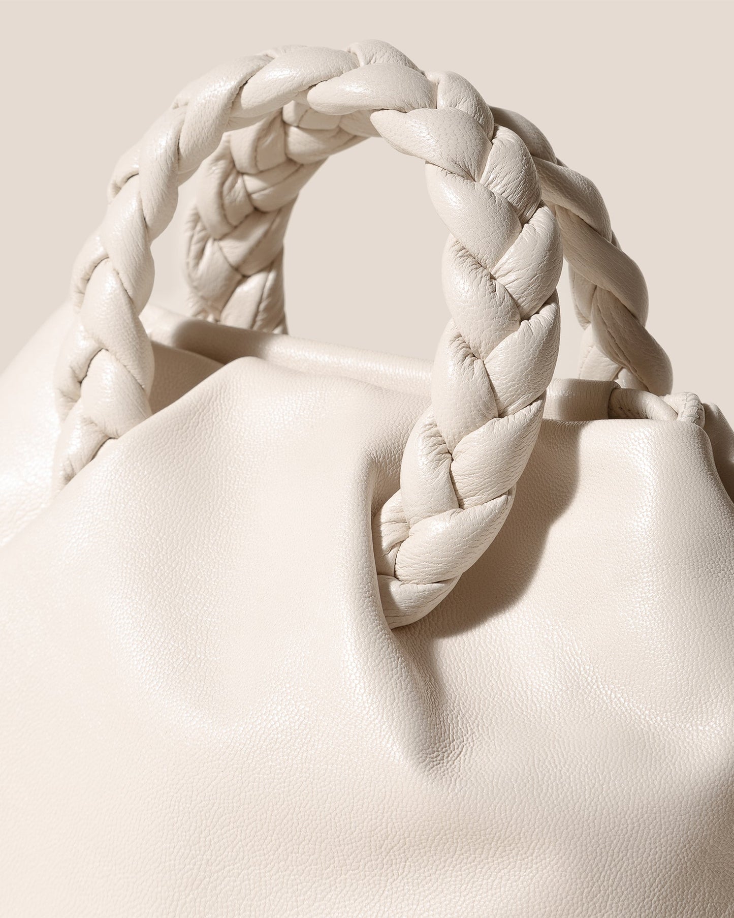 BOMBON M SUPPLE SHINY - Medium Plaited-handle Leather Handbag - Hereu discount