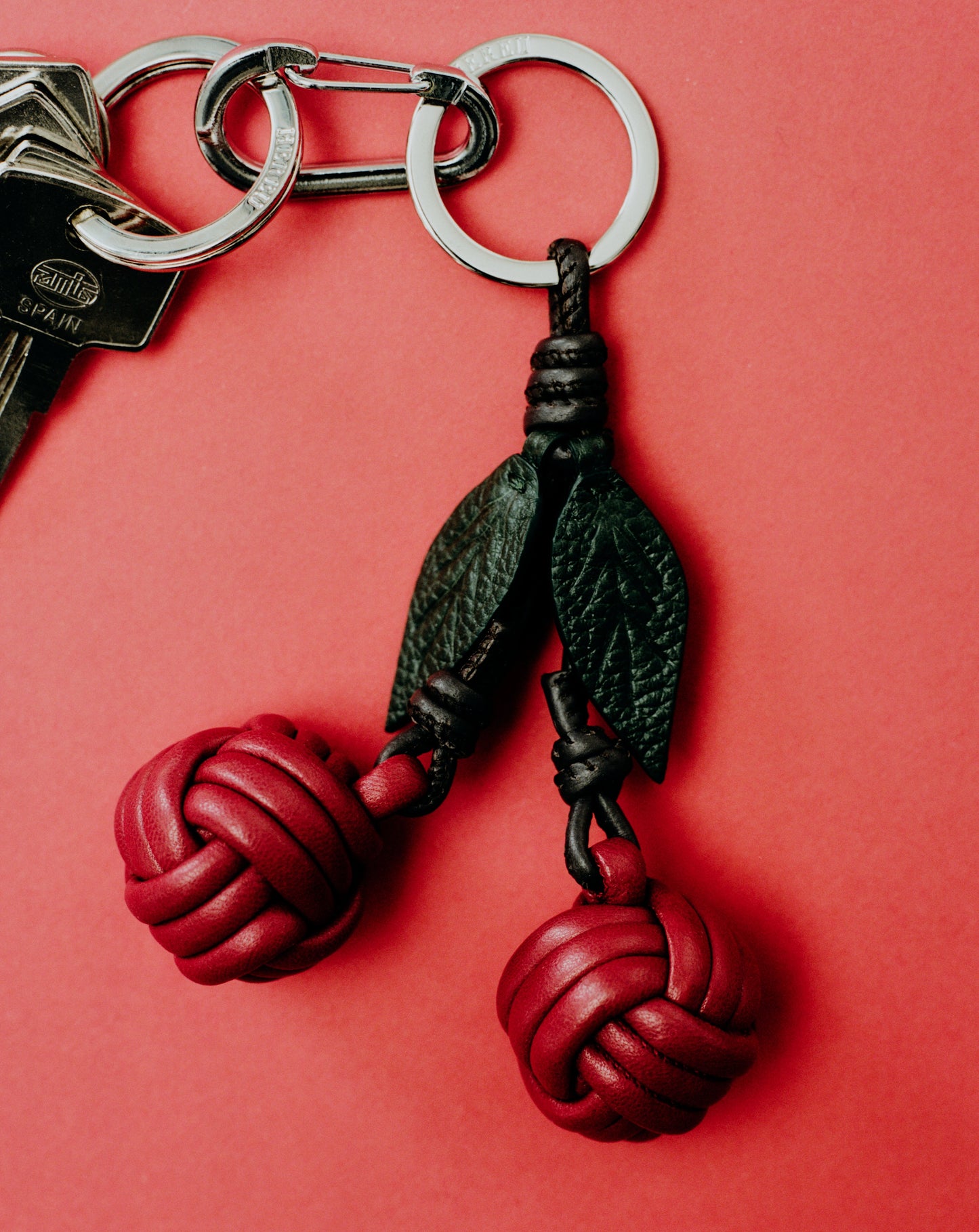 CIRERES - Hand-Knotted Cherries Leather Key Holder - Hereu US