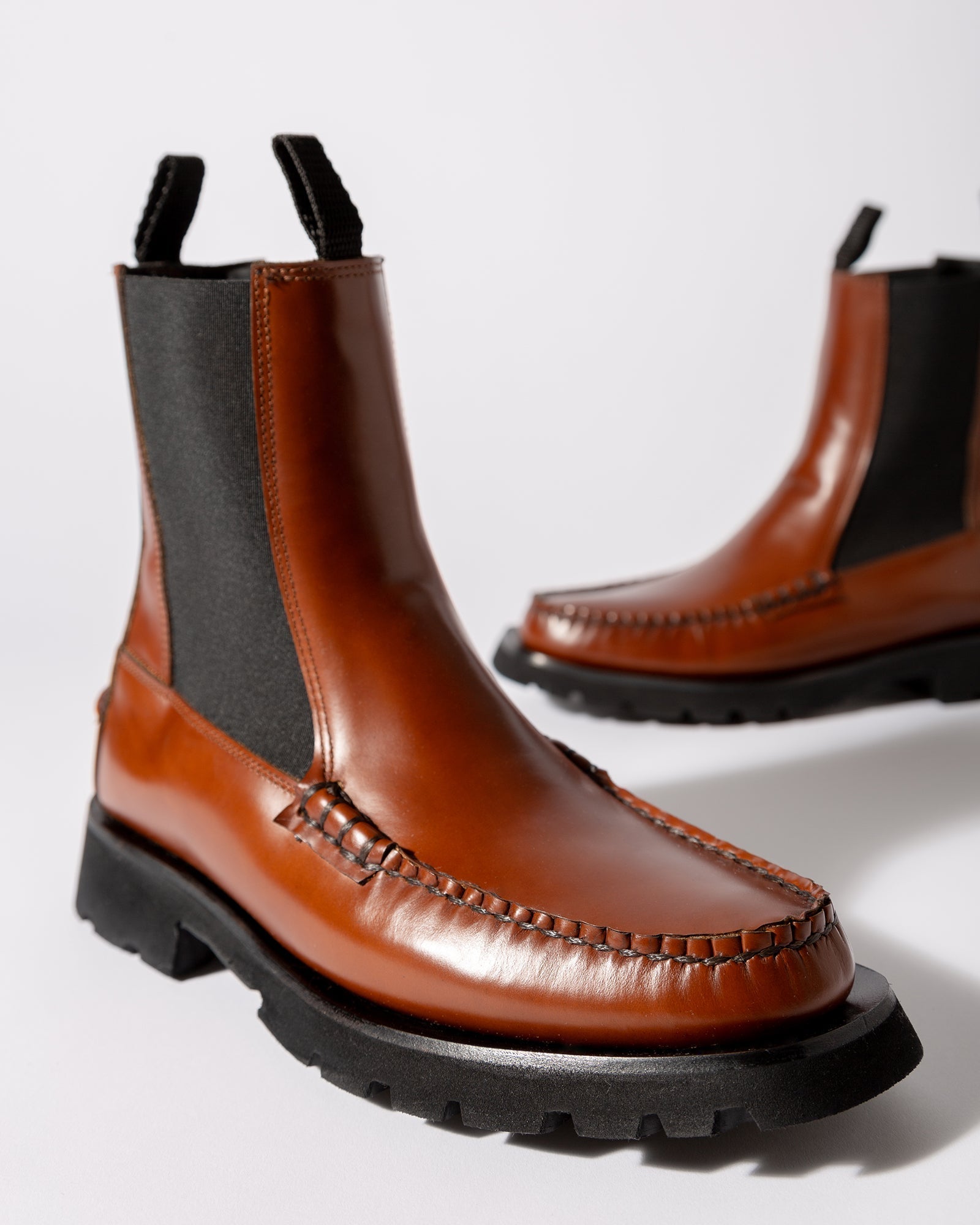 ALDA SPORT - Tread Sole Low-calf Chelsea Boot - Hereu near me
